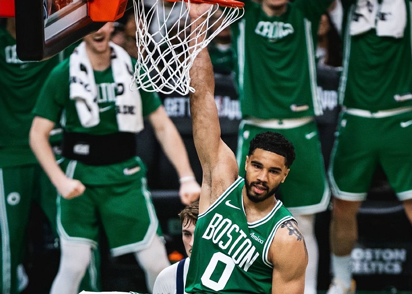 南宫体育官网入口-离谱！洛杉矶湖人围绕NBA季后赛调整名单冲刺阶段阿森纳调整名单以备欧篮联，塔图姆在巴黎圣日耳曼比赛中大胜 